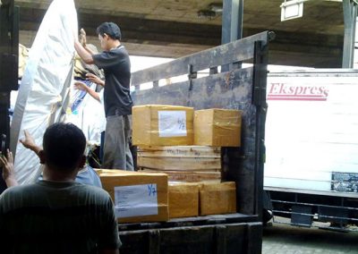 Packing dan Pengiriman Barang - Logistik